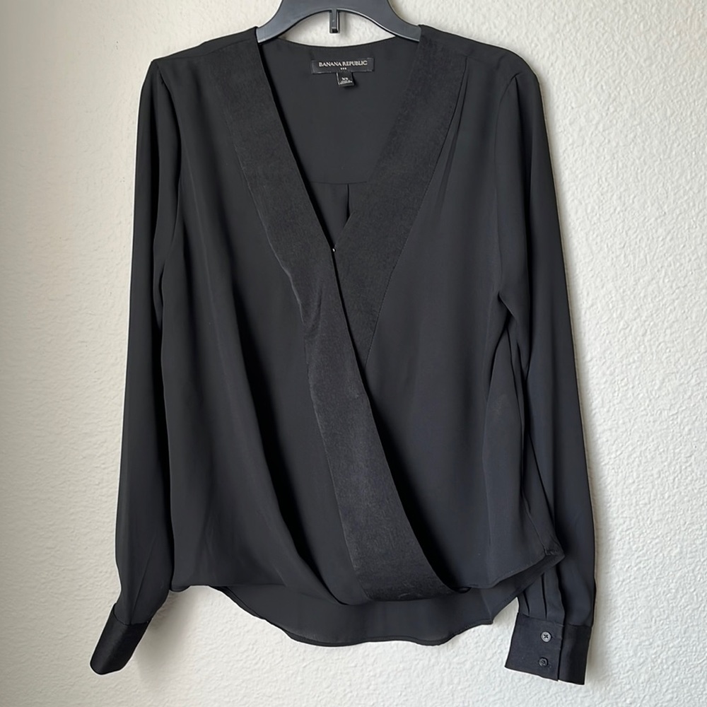 NWOT Banana Republic Long Sleeve Wrap Top in Black, XS